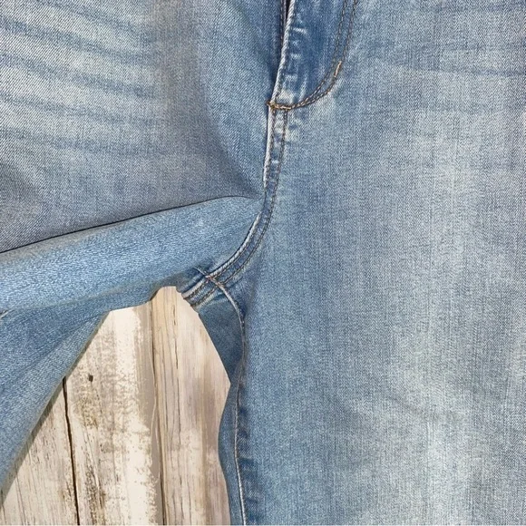 NWT Joes Jeans Boyfriend Crop in Fitria - Picture 3 of 7